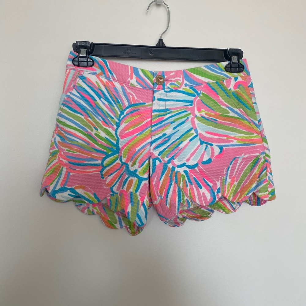 Lilly Pulitzer Buttercup Shorts in Pink, Green, Blue Shellabrate. Size 2.
